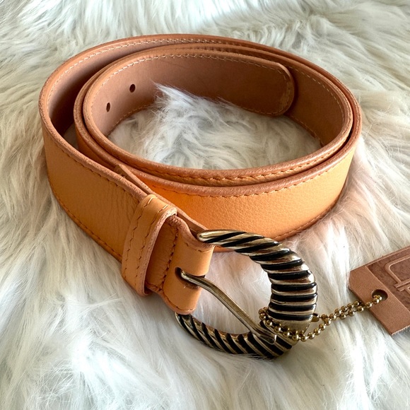 🇨🇦 Brave Leather Collection - Lisette - Picture 4 of 15